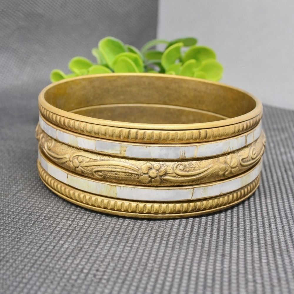 Vintage Gold Tone Mother of Pearl Inlay Floral Bangle Bracelet